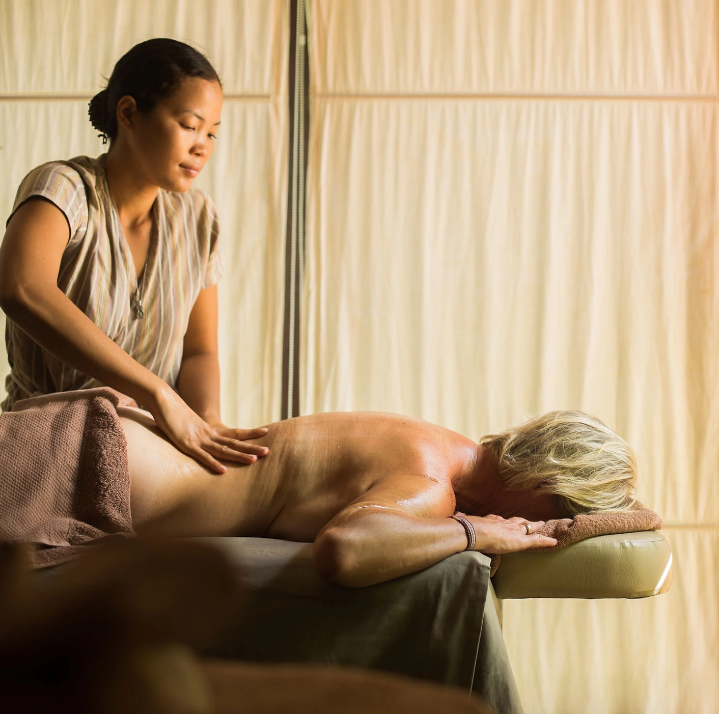 Massage treatment at the Kep West Wellness spa